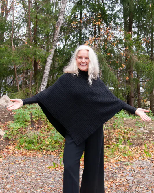 Hovedbilde Strikket Poncho Sort